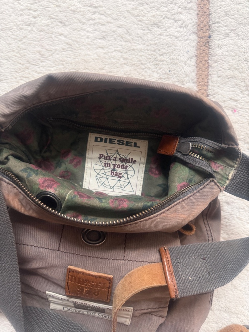 Diesel Men's Olive Brown Canvas Messenger Bag with Leather Trim - Picture 4 of 5